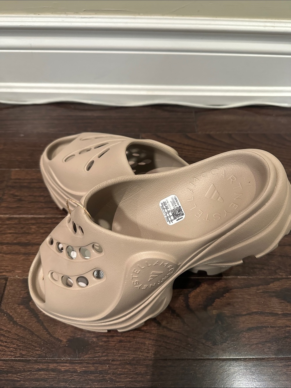 NWT Stella McCartney Logo Clogs (size: 6)